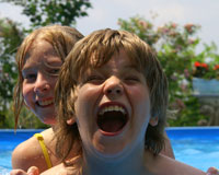 Kinder im Wasser